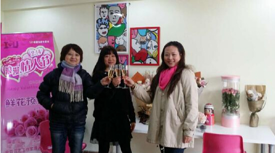 从左到右依次为刘蕾、谭嫔、龚雪妍